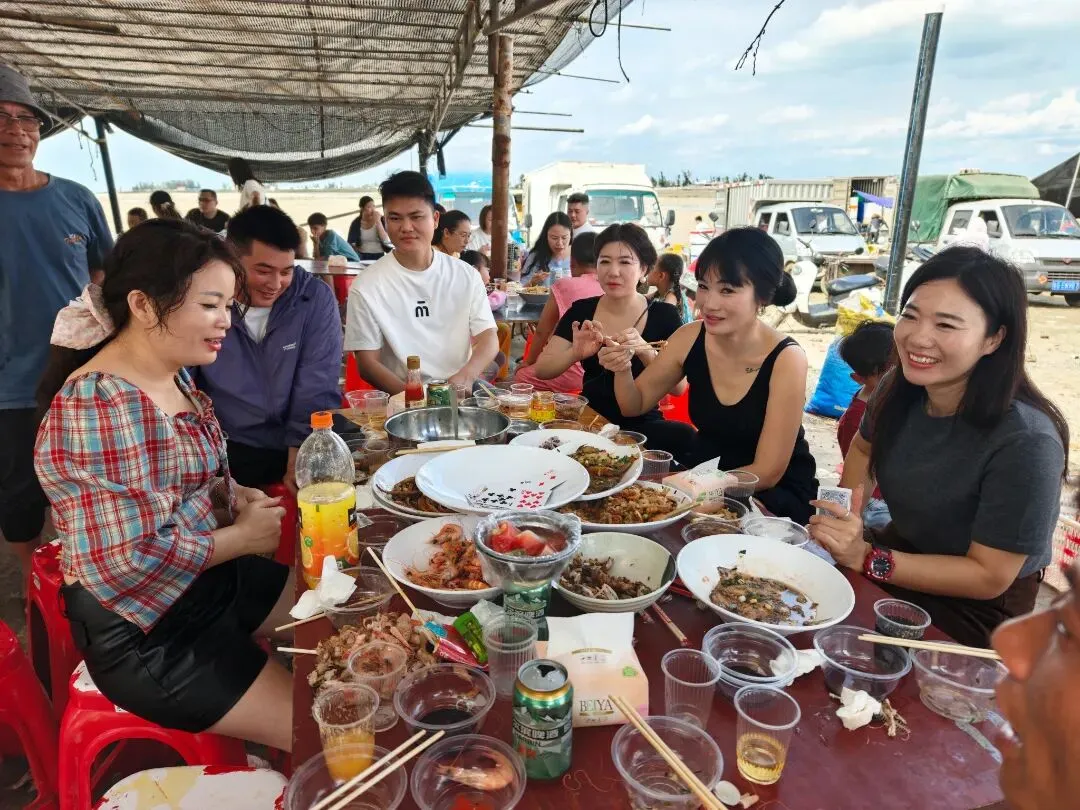 涨潮出海,退潮开锅!湛江“预约制”海鲜市场现捞现吃