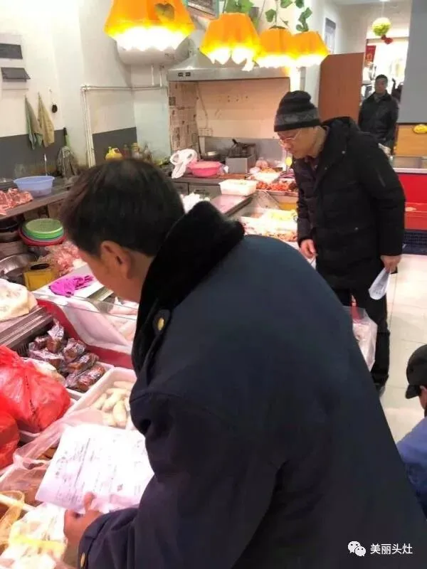 头灶镇食安委联合市场监管分局等多部门开展农村假冒伪劣食品专项整治行动