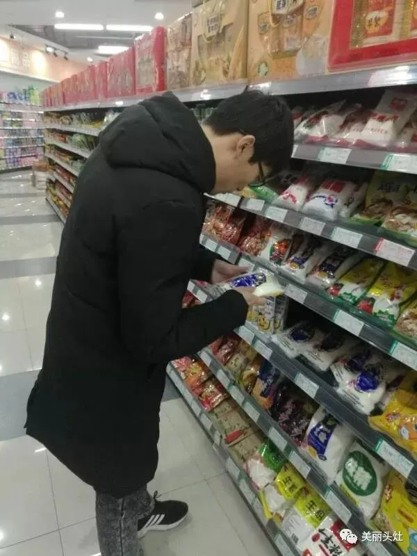 头灶镇食安委联合市场监管分局等多部门开展农村假冒伪劣食品专项整治行动