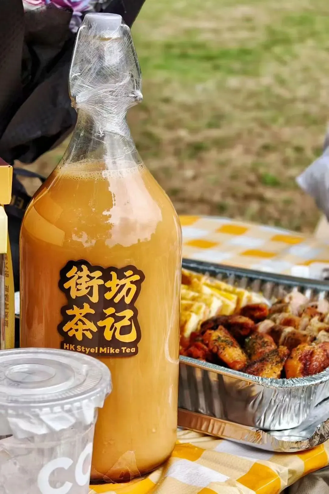 不靠营销走红!东莞初代咖啡车车主,在万江开了港式茶记