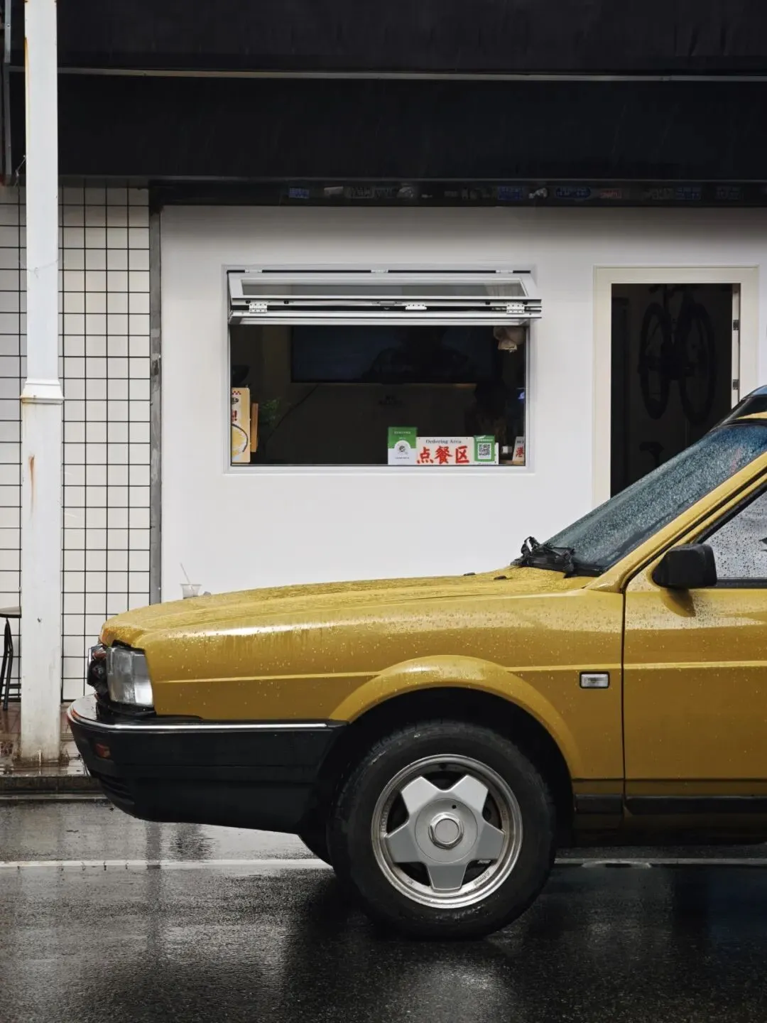 不靠营销走红!东莞初代咖啡车车主,在万江开了港式茶记