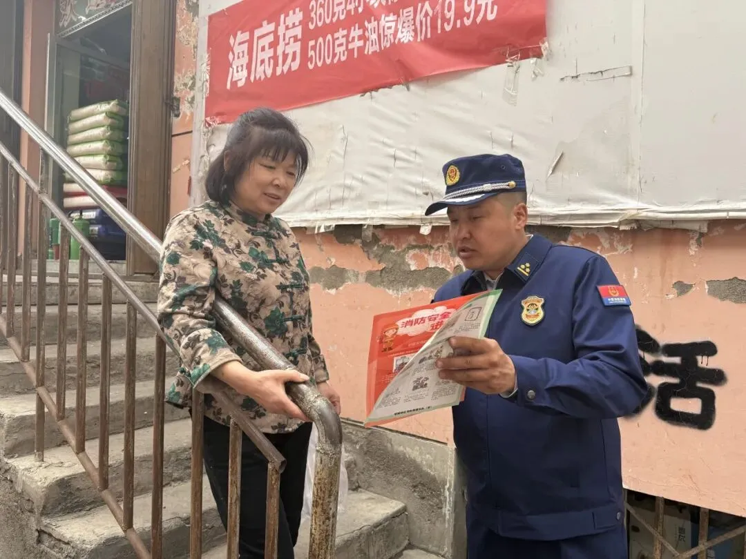 基层动态 | 消防安全进市场 安全防线不松懈