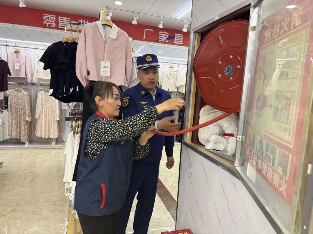 基层动态 | 消防安全进市场 安全防线不松懈