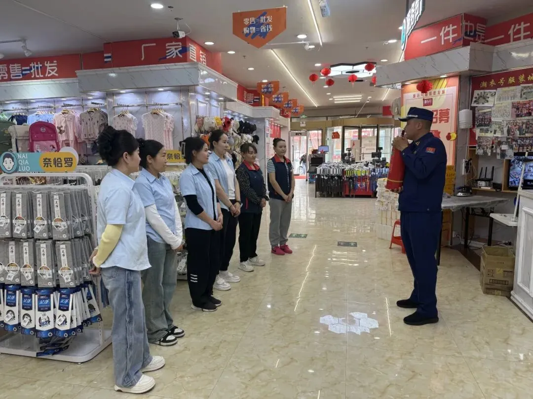 基层动态 | 消防安全进市场 安全防线不松懈