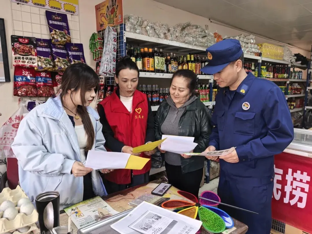 基层动态 | 消防安全进市场 安全防线不松懈