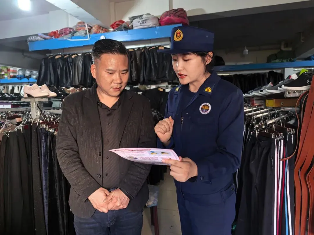 基层动态 | 消防安全进市场 安全防线不松懈