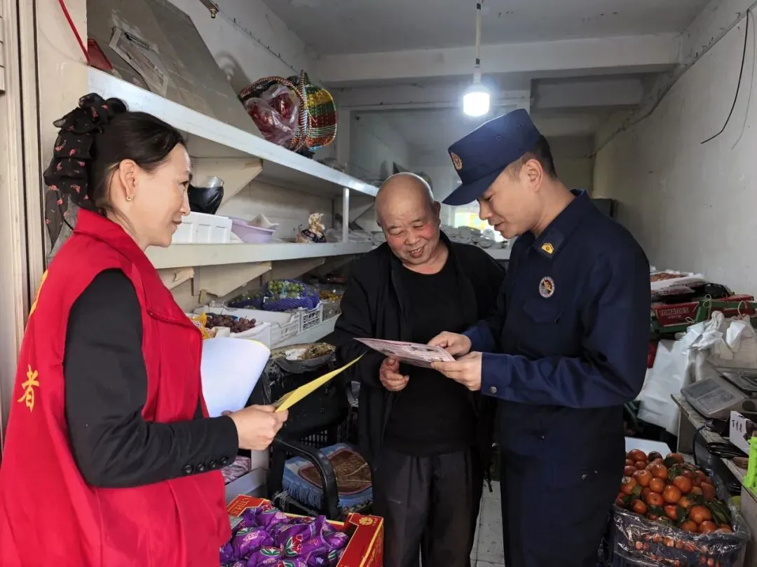 基层动态 | 消防安全进市场 安全防线不松懈
