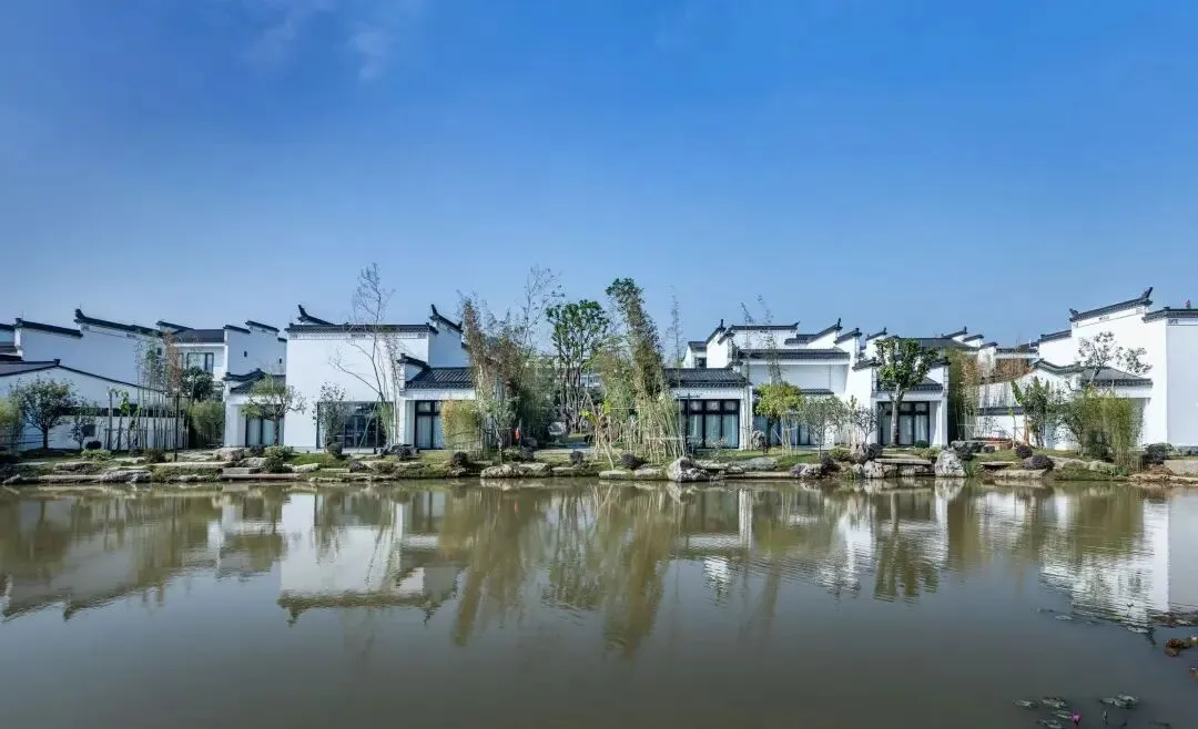 15億鉅資打造!26年4月全新開業·市場罕有徽派建築【中山寧徽園酒店】約500呎湖景客房、歎湖邊餐廳海鮮自助晚餐+山海靈韻自助餐