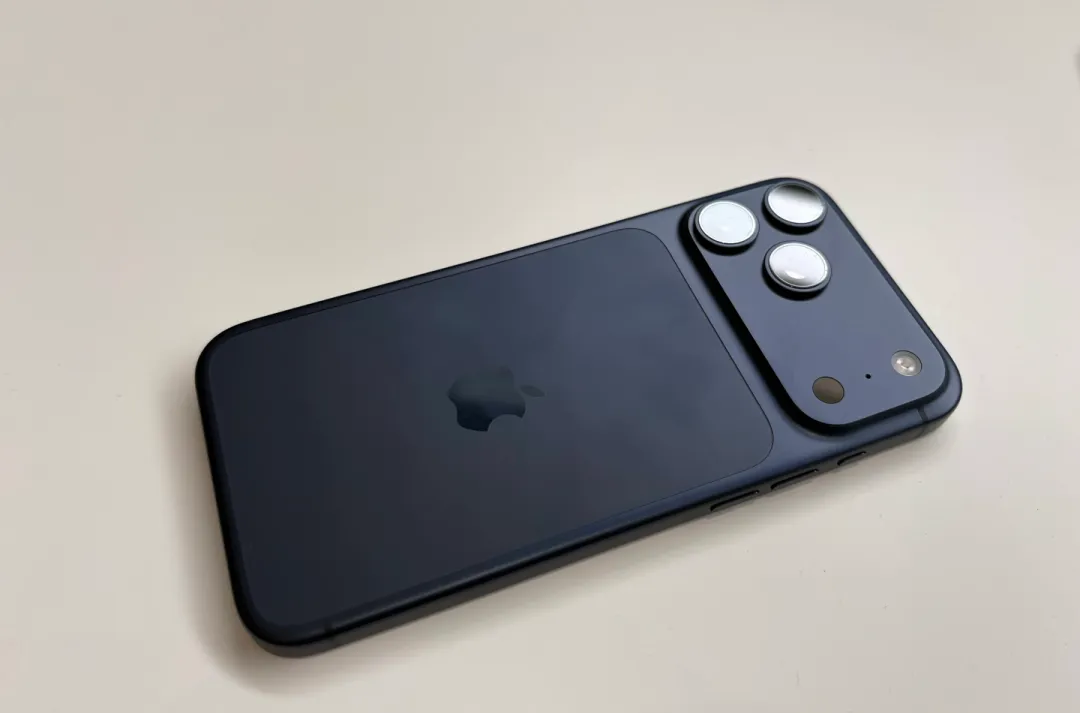 中国手机市场寒冬暴跌1%,苹果竟暴涨42%狂卖2721万台!华为周销被碾压三倍?