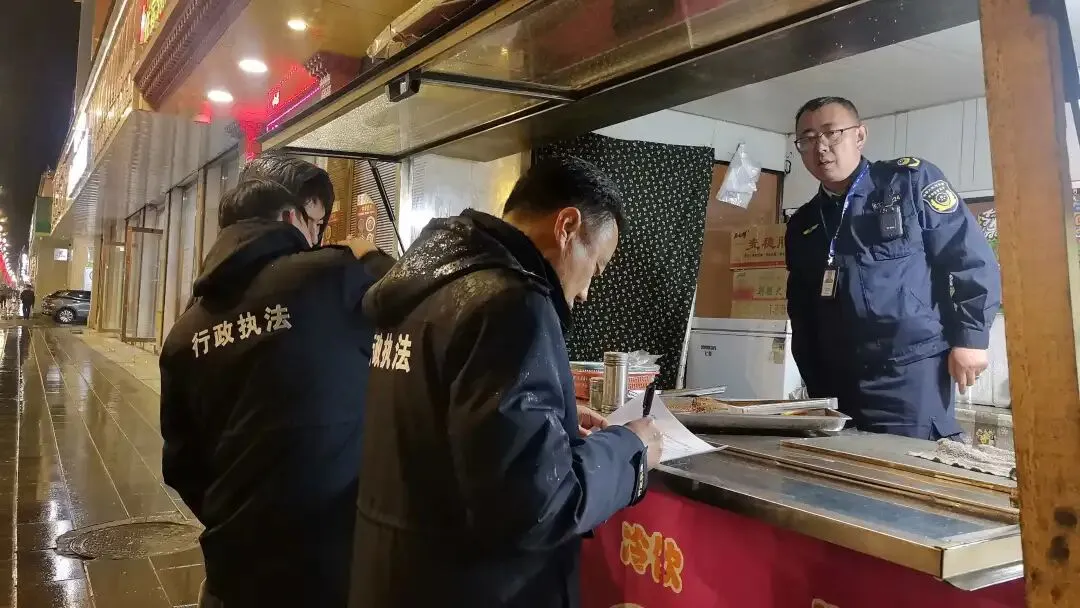 同德县市场监督管理局开展小摊贩食品安全专项检查