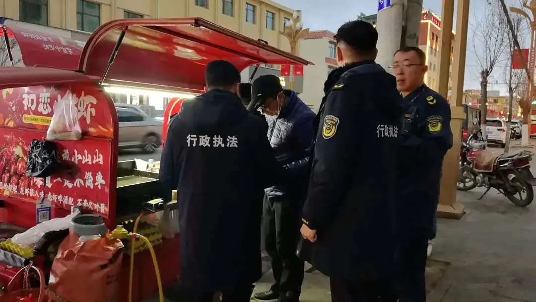 同德县市场监督管理局开展小摊贩食品安全专项检查