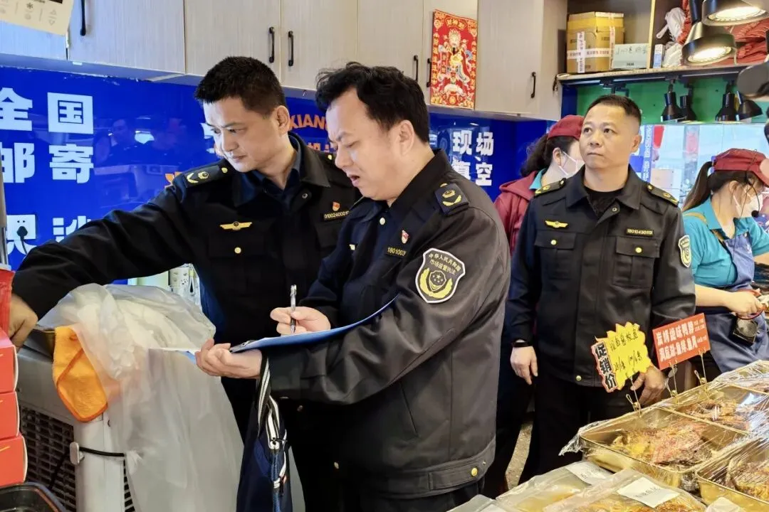 肖磊带队到开福区开展市场监管领域安全专项督查