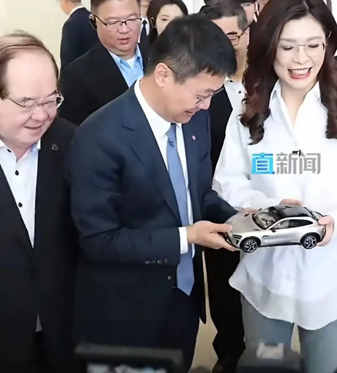 从一枚SU7车模,看懂雷军式营销的最高境界