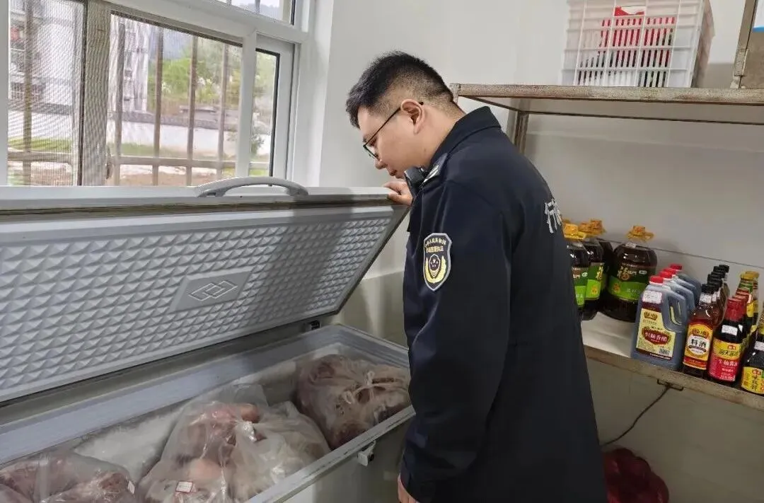 西河市场监管所:落实十统一六到位,守牢银发用餐底线