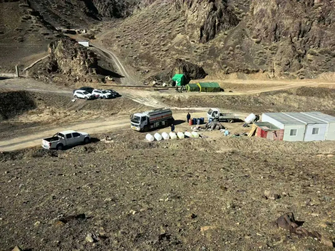 中石油新疆销售为重点工程加满油