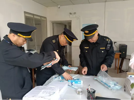 市市场监管综合行政执法支队开展医疗器械质量安全专项执法行动