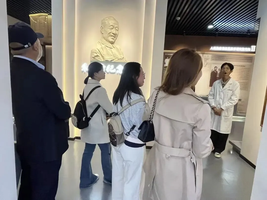 回应市场之需,守护就医温度——我校首期陪诊师培训班举行结业仪式