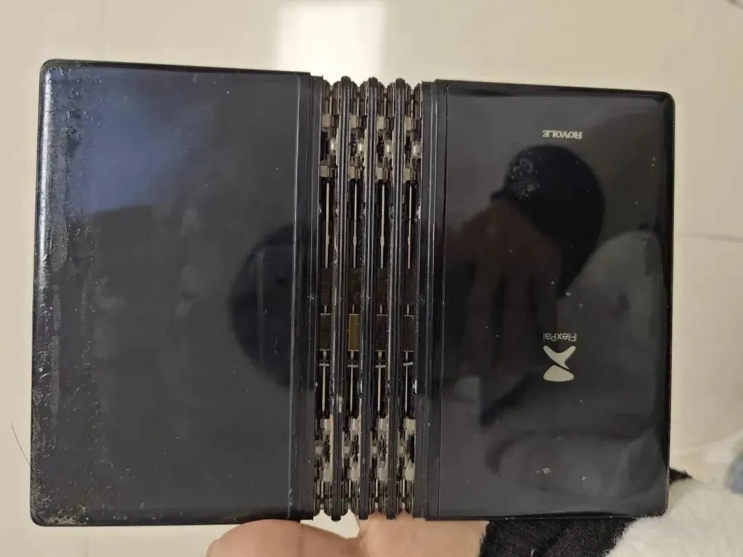 Pura X Max开启预定,但市场上折叠屏库存批量流入,仅仅三百多,当年售价万元.