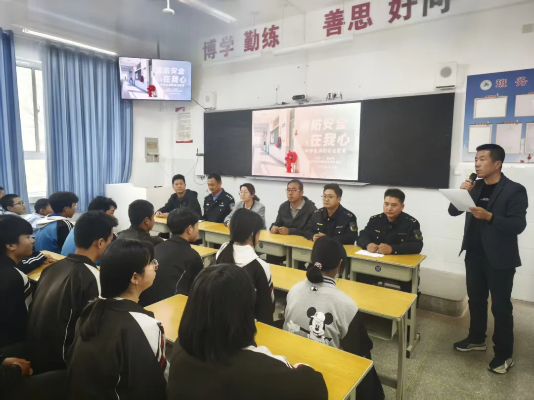 筑牢食安防线 护航校园“食”光——区市场监管局开展食品安全进校园活动