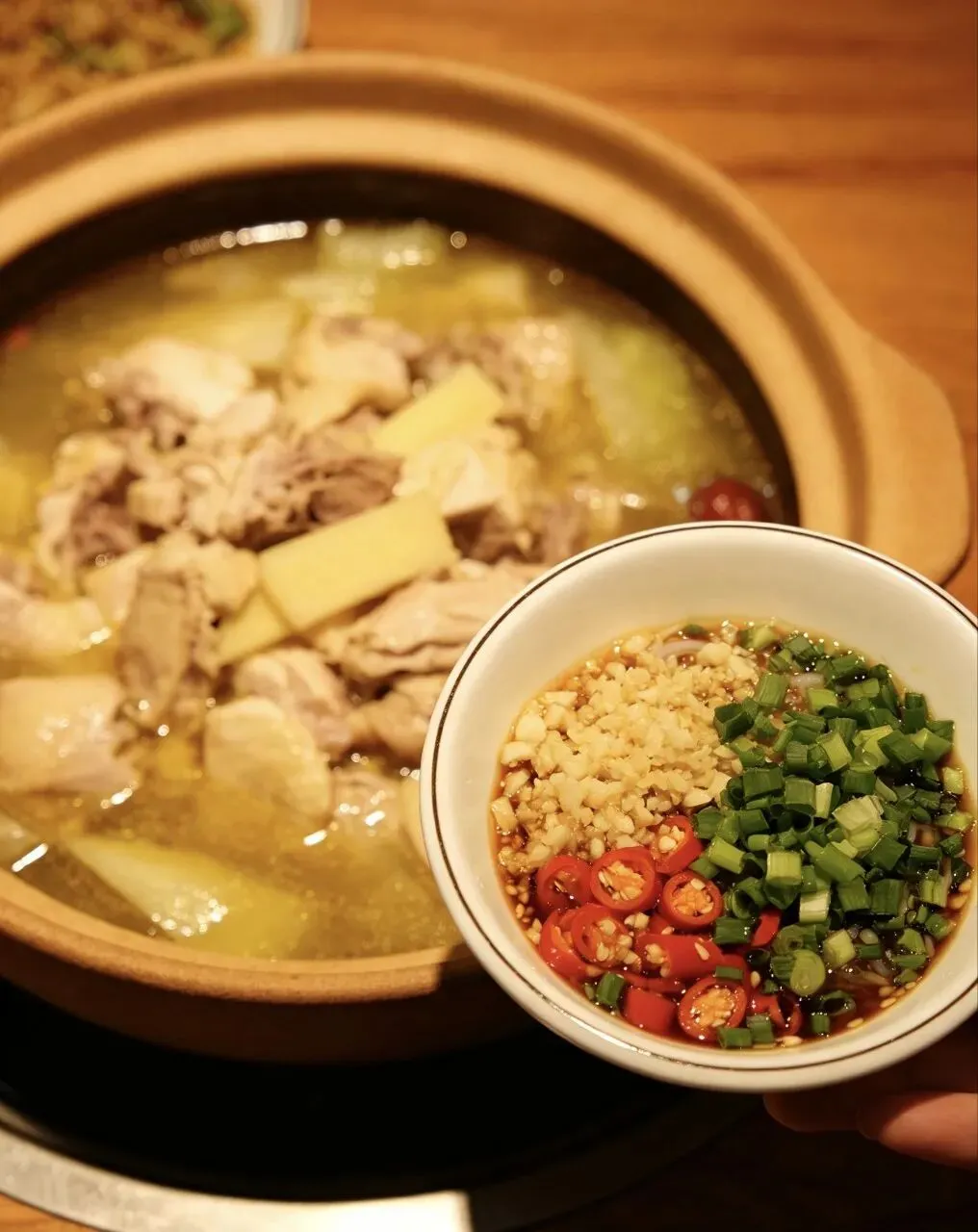 读懂莫氏鸡煲的营销逻辑,你就赢了90%的同行:他卖的根本不是鸡煲!