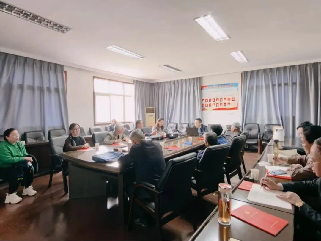 银发映初心 齐聚商大计 黄冈市市场监管局老干二支部开展主题党日暨组织生活会