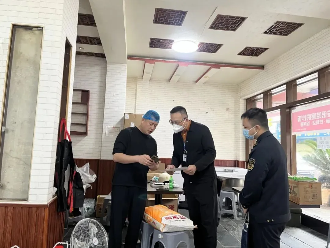 严管网络餐饮,守护舌尖安全 | 岳塘区市场监管局推进网络餐饮食品安全整治专项行动