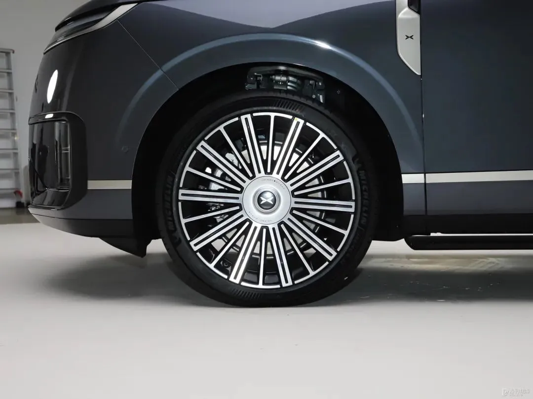 大型SUV市场彻底洗牌!小鹏GX预售39.98万,三零重力座椅,长途舒适直接躺平