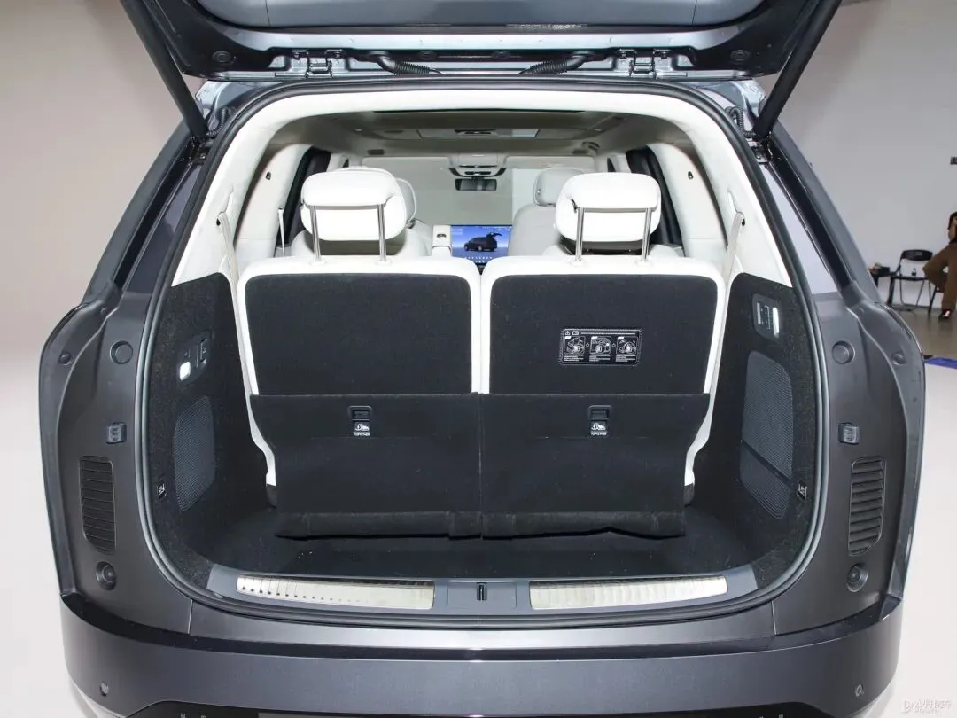 大型SUV市场彻底洗牌!小鹏GX预售39.98万,三零重力座椅,长途舒适直接躺平