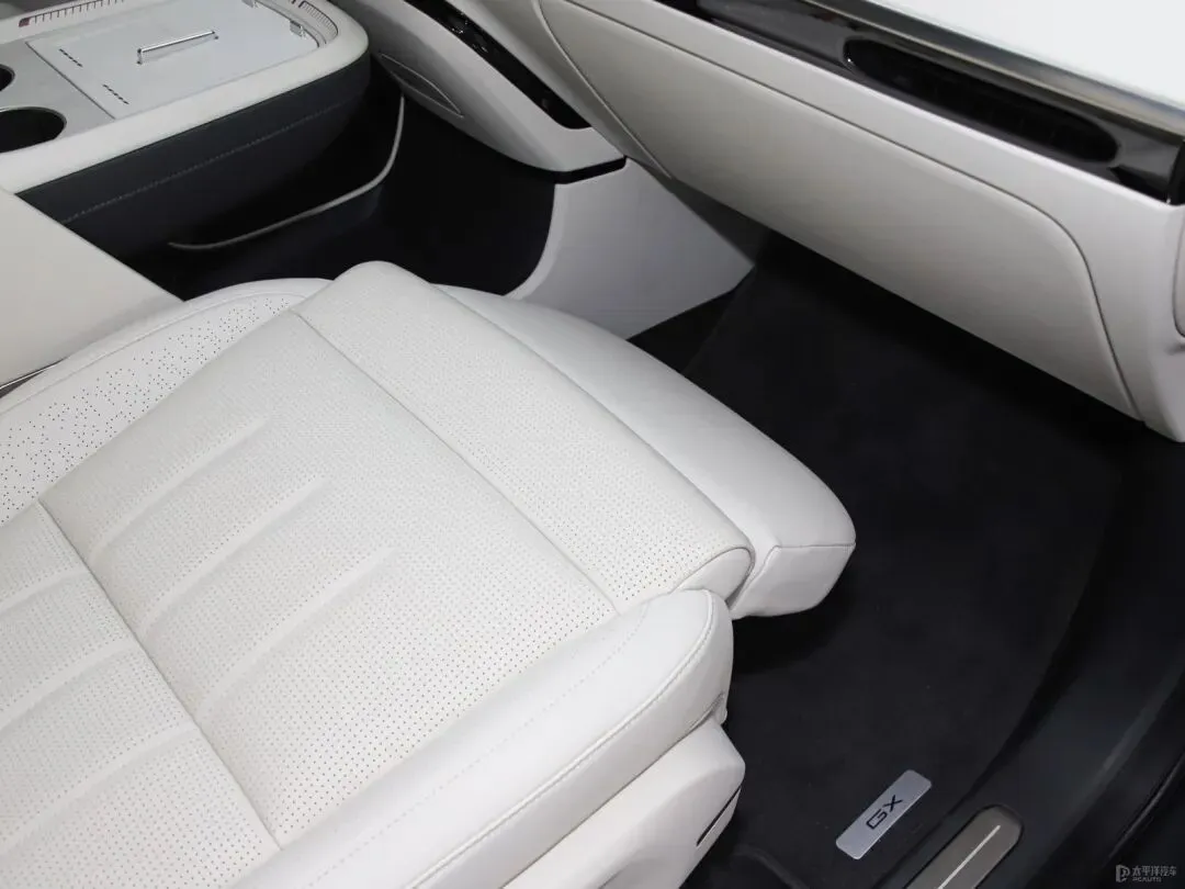 大型SUV市场彻底洗牌!小鹏GX预售39.98万,三零重力座椅,长途舒适直接躺平