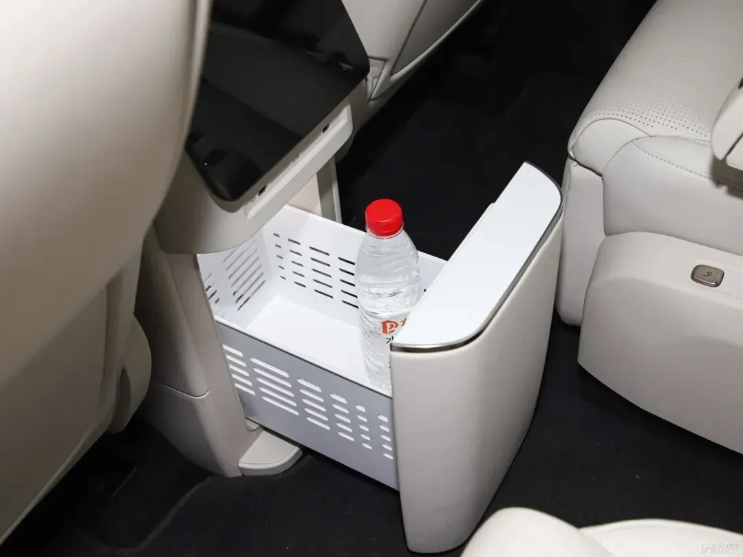 大型SUV市场彻底洗牌!小鹏GX预售39.98万,三零重力座椅,长途舒适直接躺平