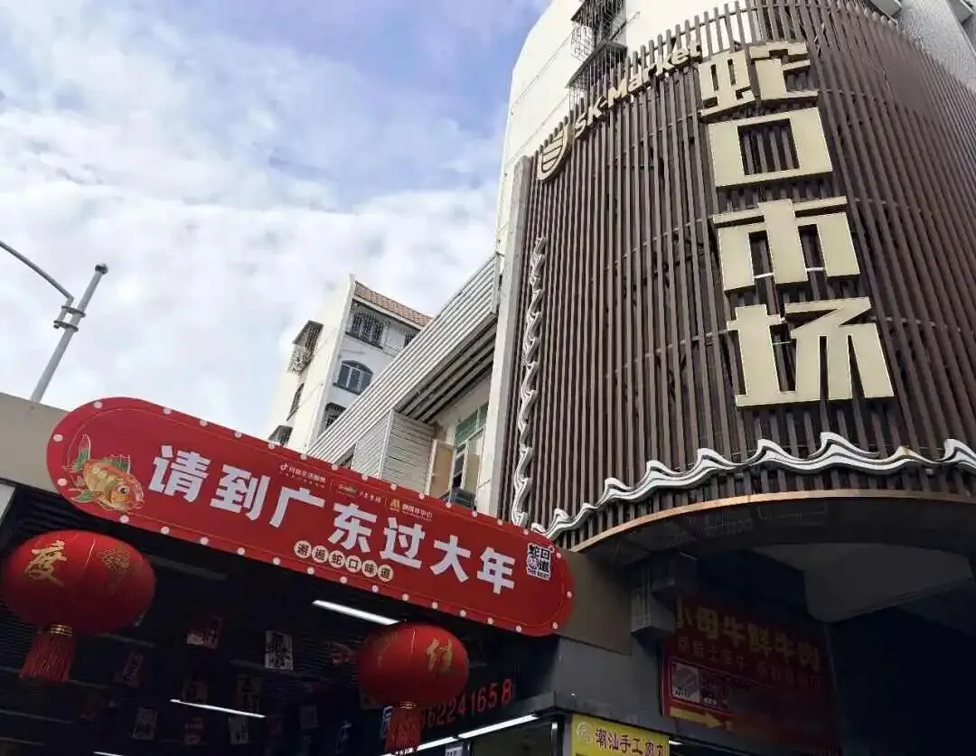 阴天误打误撞进蛇口,海鲜市场里鲍鱼睁眼虾蟹乱爬,烤猪皮滴油溅火星