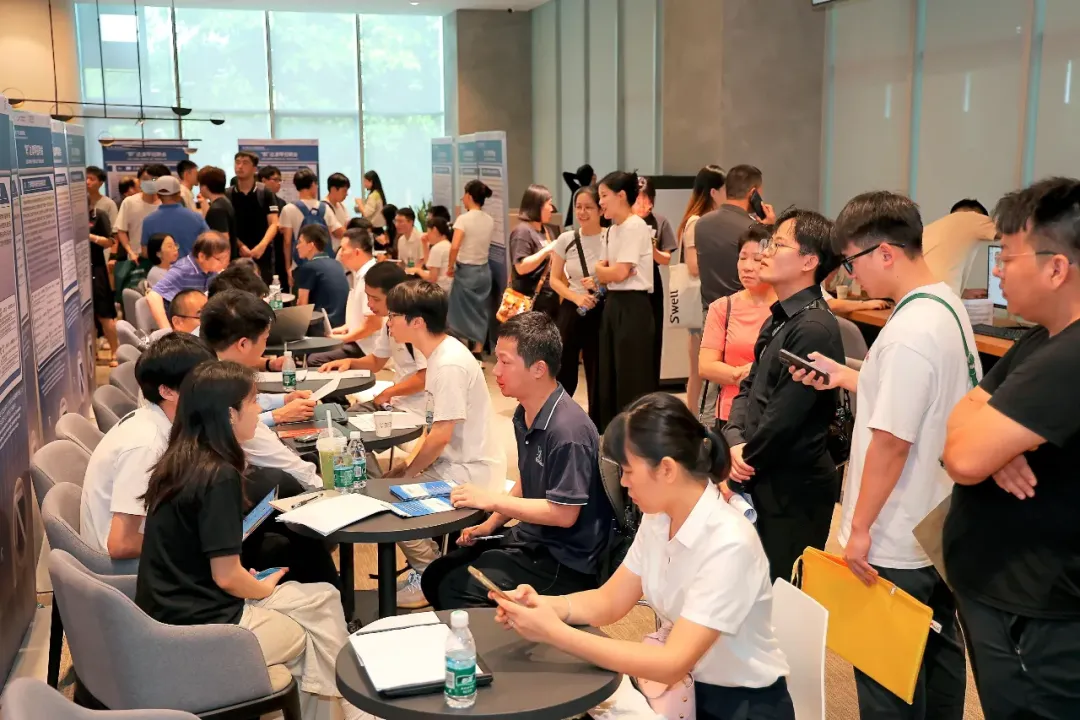 不止1200多万!我亲历的2026就业市场,难的不止是应届生