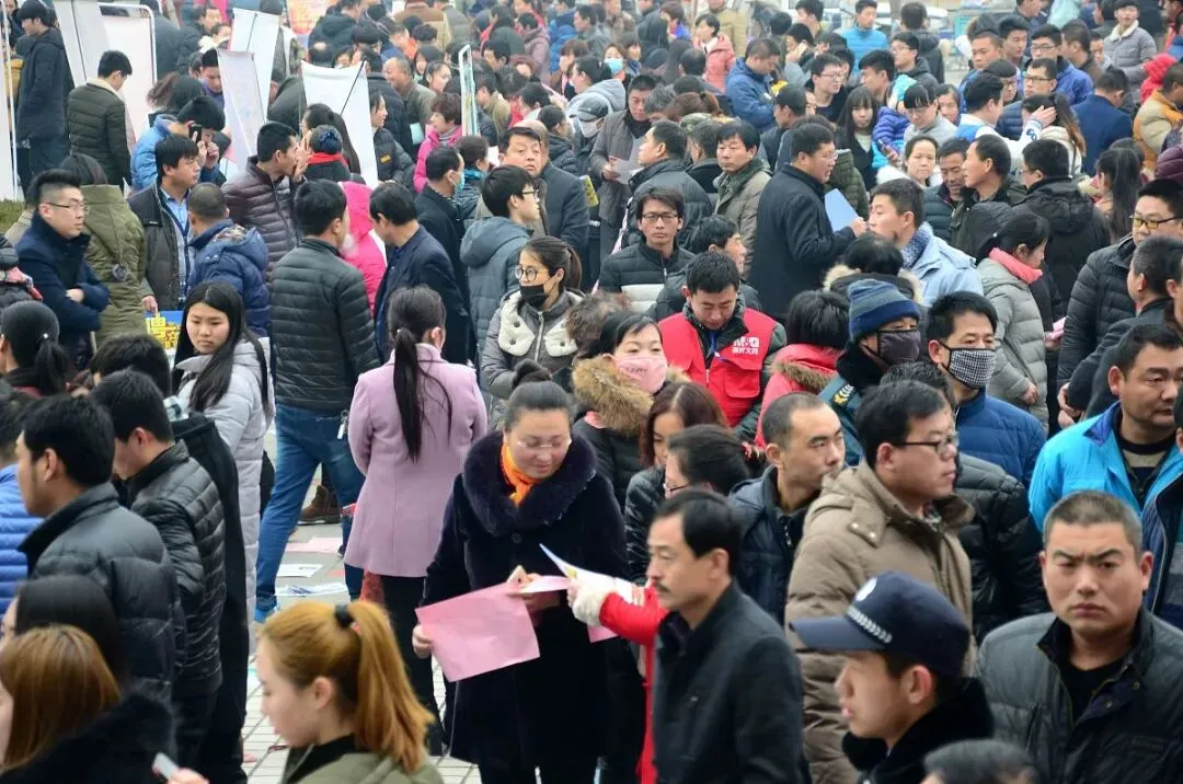 不止1200多万!我亲历的2026就业市场,难的不止是应届生