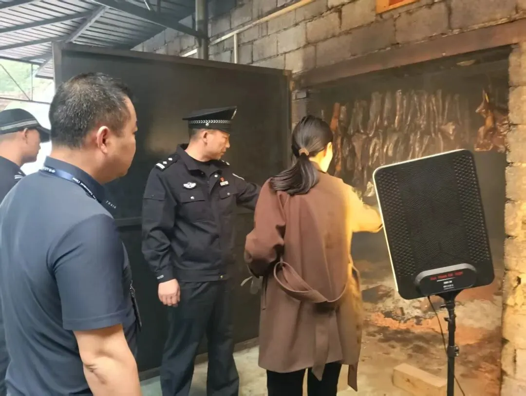 县市场监管局联合县公安局开展肉制品专项整治联合执法