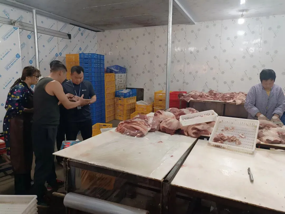 县市场监管局联合县公安局开展肉制品专项整治联合执法