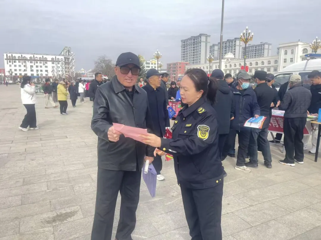 科右中旗市场监督管理局开展“手机变砝码,计量惠民生”宣传活动