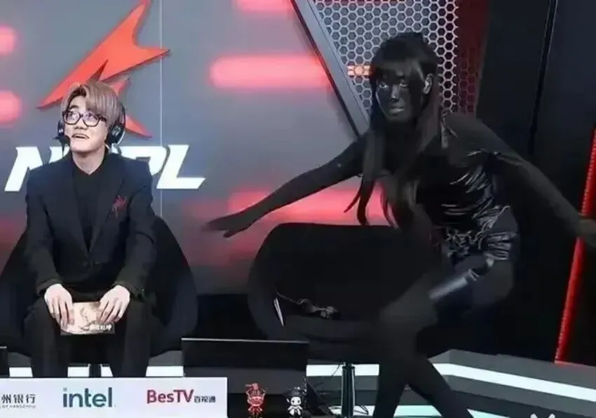 女解说自由穿衣遭营销号造谣,不惜“自黑”以证清白…