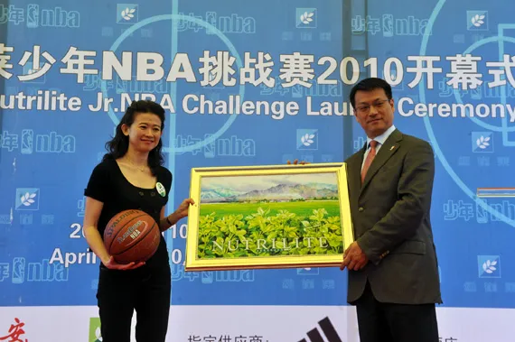 安利新体育场LOGO亮相:安利体育营销的全球布局与中国实践