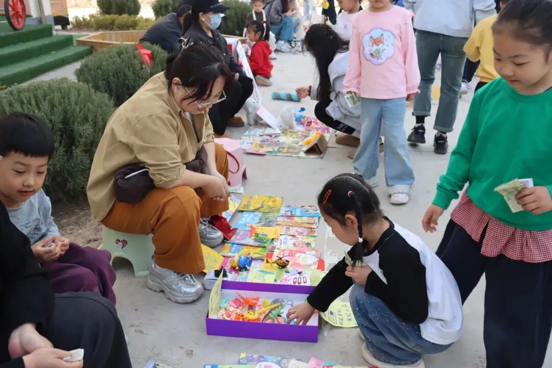 以市集育成长 以好物传温情——“跳蚤市场”里的生活实践活动