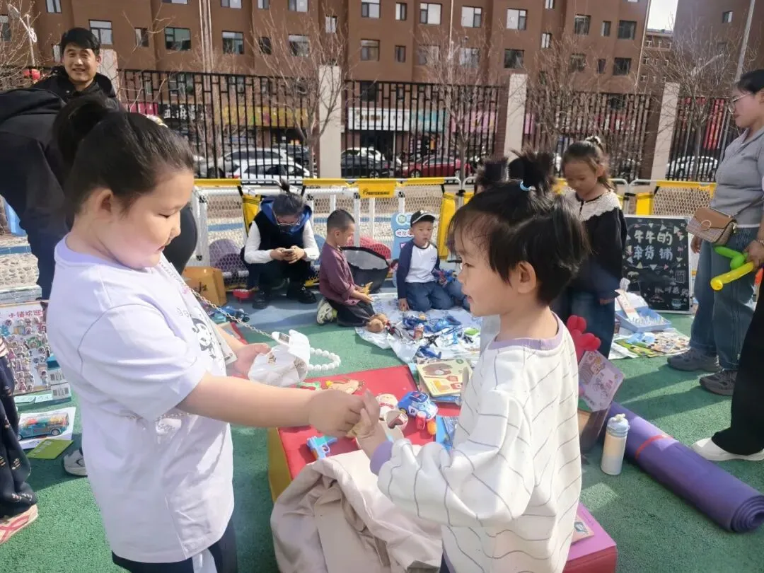 以市集育成长 以好物传温情——“跳蚤市场”里的生活实践活动