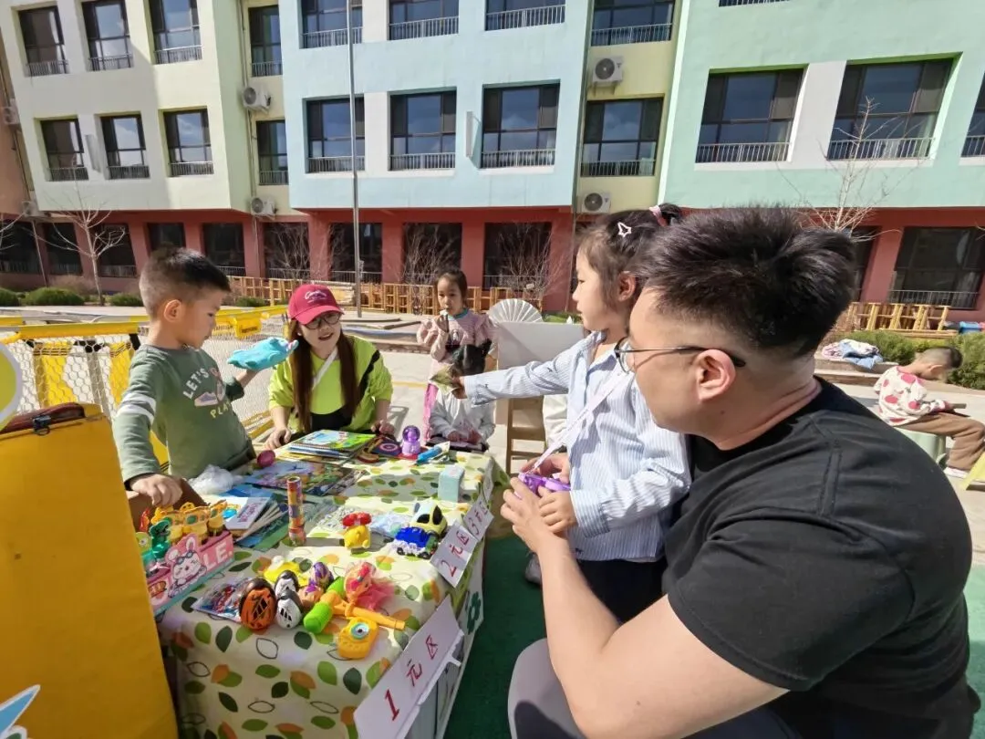 以市集育成长 以好物传温情——“跳蚤市场”里的生活实践活动