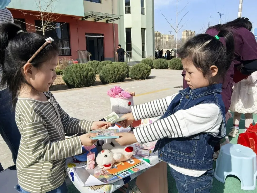 以市集育成长 以好物传温情——“跳蚤市场”里的生活实践活动