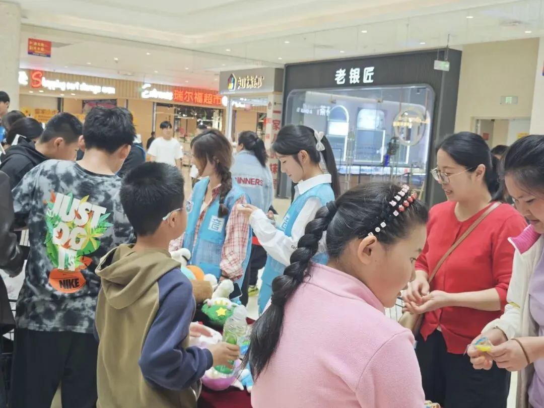 “快乐跳蚤市场”||志愿护航活动