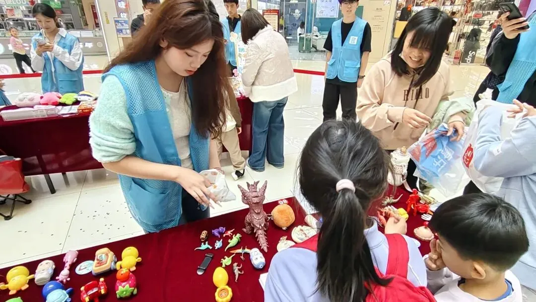 “快乐跳蚤市场”||志愿护航活动