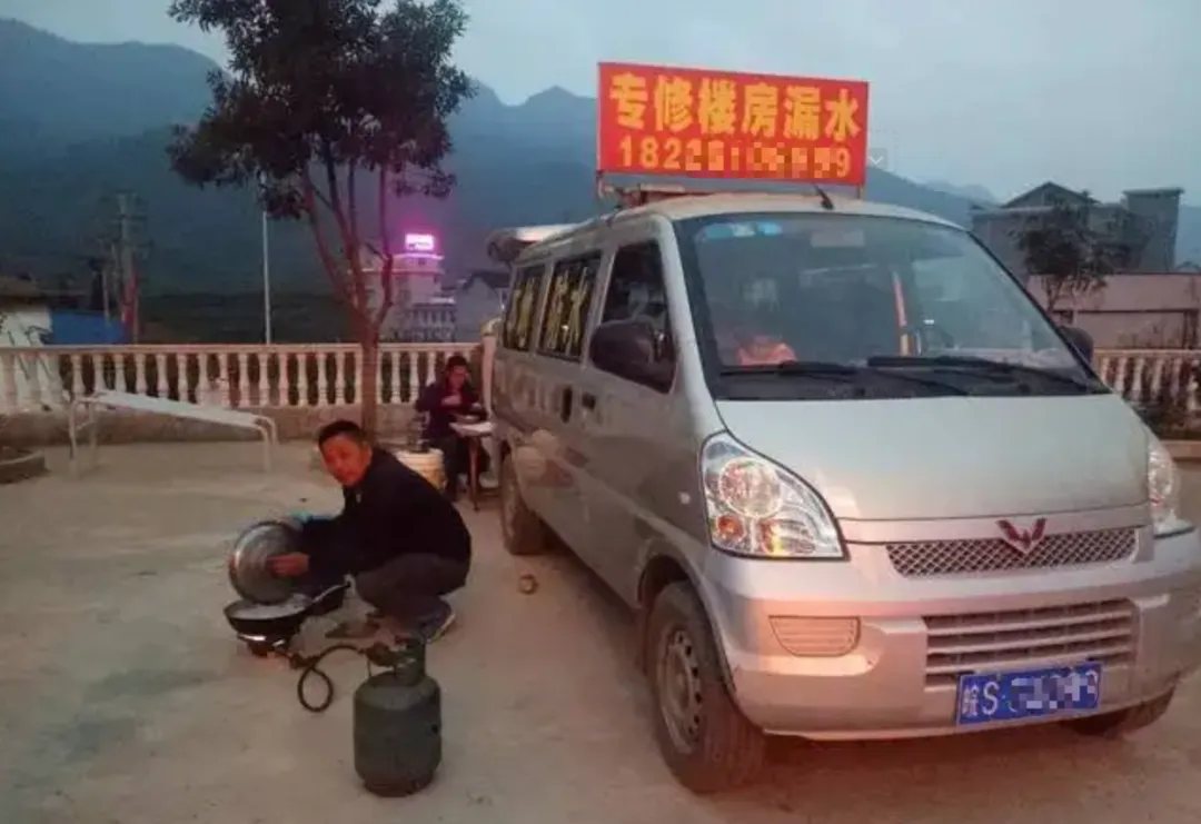 在市场随处可见的“防水补漏帮”,却不靠干活赚钱?套路已被公开