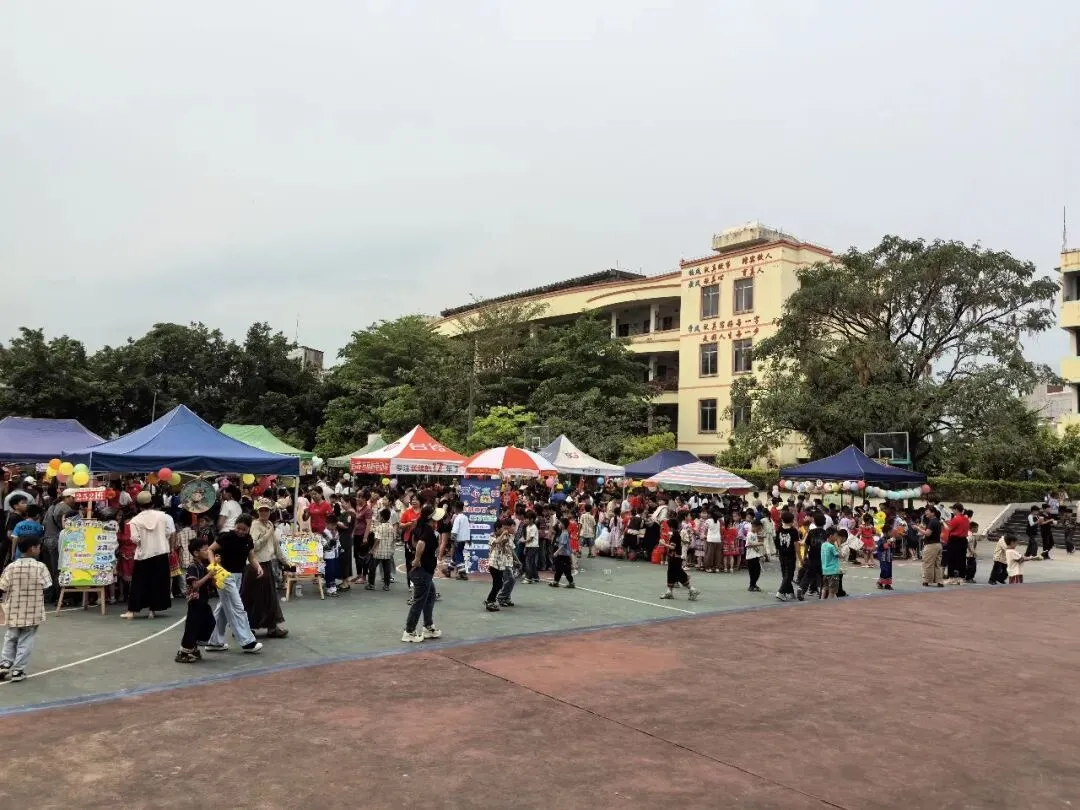 亚山镇中心小学:“跳蚤市场+壮乡音乐”,让“三月三”快乐音符飙升!