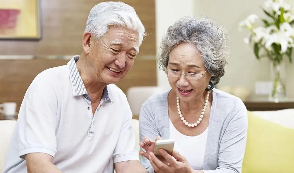 视频号银发经济爆发:12万亿市场,谁在抢占先机?