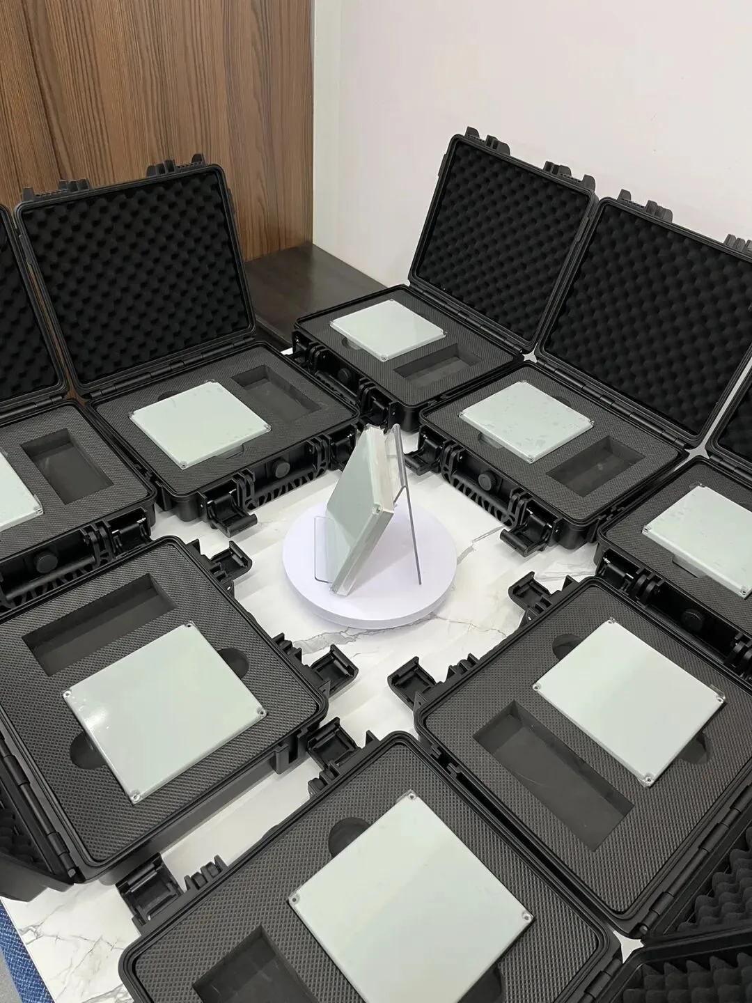 市场风云变化的,都要八阵元,我们正在做,下个月到,为您推荐四阵元的GIM吧,抗干扰+抗诱骗,价格只有以前的十分之一,单干扰接近120