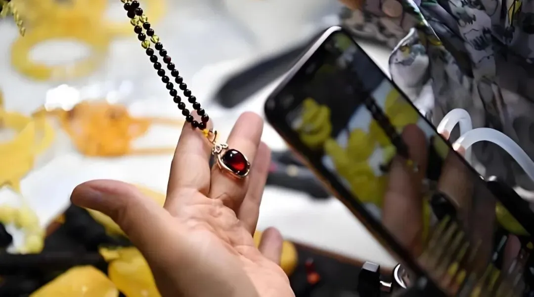 【市场观察】2026直播变天了!珠宝商家如何应对“算法调整、风控洗牌”?