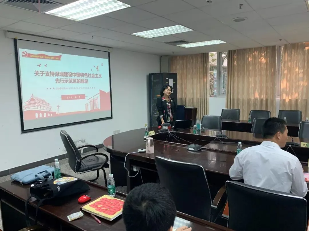 陶一桃主任、院长应深圳航空有限责任公司营销委员会邀请开展关于深圳社会主义先行示范区的讲座
